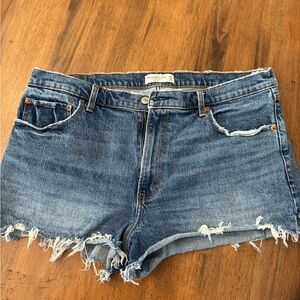 Abercrombie & Fitch Mom Jean Short 32/16
